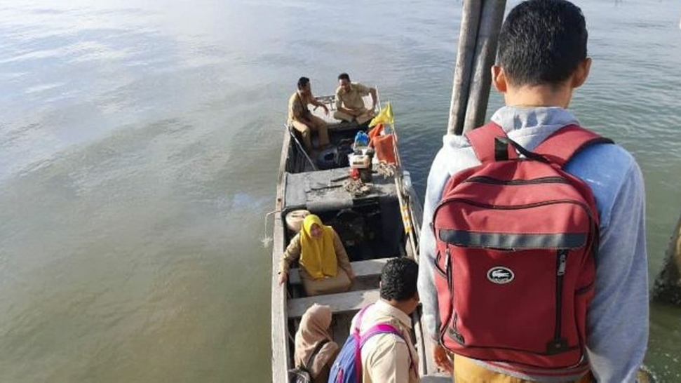  Help Us Buy A Boat To Transport Students And Teachers Safely To School
