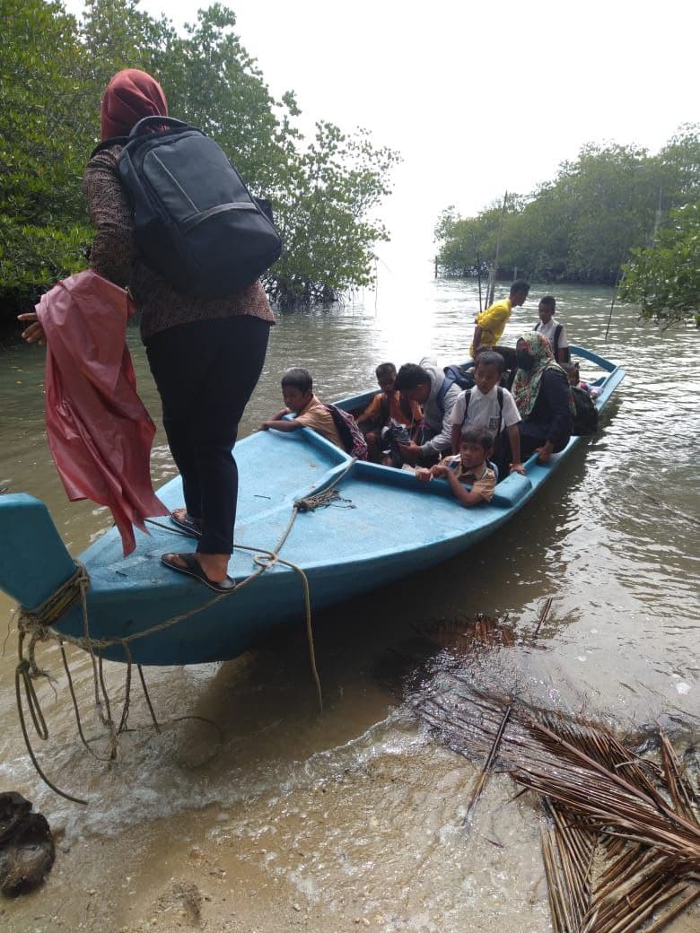 Help Us Buy A Boat To Transport Students And Teachers Safely To School ...